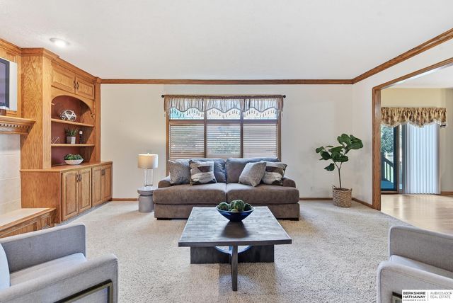 17122 V Street, Omaha, NE 68135
