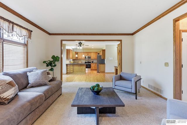 17122 V Street, Omaha, NE 68135