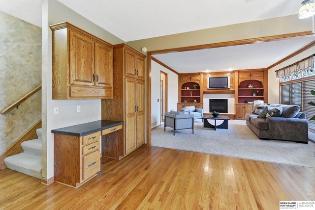 17122 V Street, Omaha, NE 68135