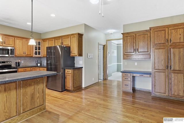 17122 V Street, Omaha, NE 68135