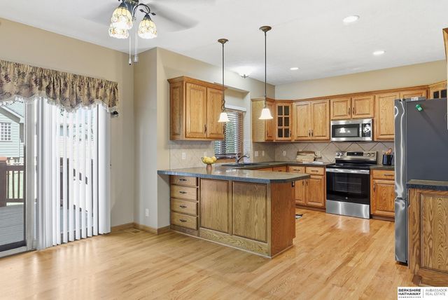 17122 V Street, Omaha, NE 68135