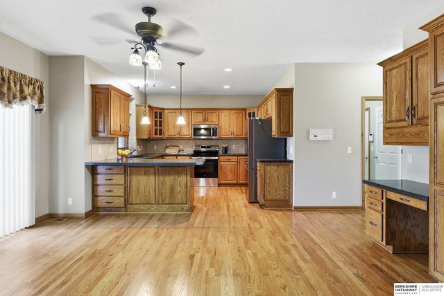 17122 V Street, Omaha, NE 68135