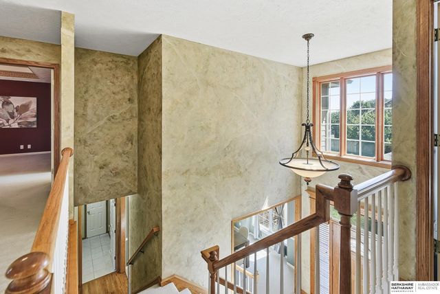 17122 V Street, Omaha, NE 68135