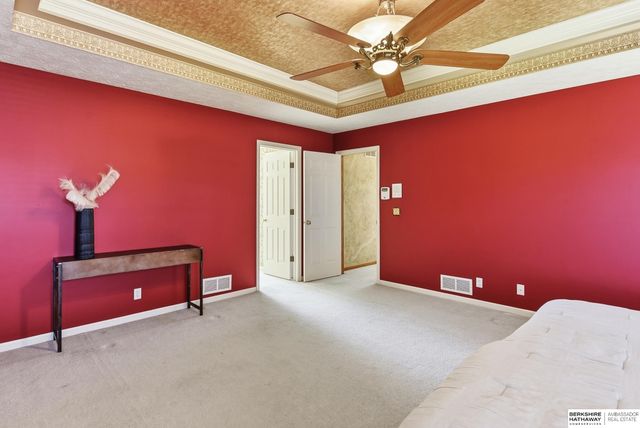 17122 V Street, Omaha, NE 68135
