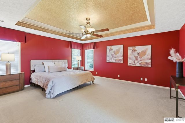 17122 V Street, Omaha, NE 68135