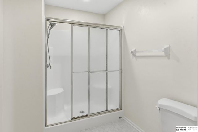 17122 V Street, Omaha, NE 68135