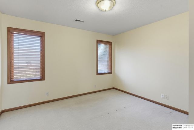 17122 V Street, Omaha, NE 68135