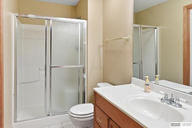 17122 V Street, Omaha, NE 68135