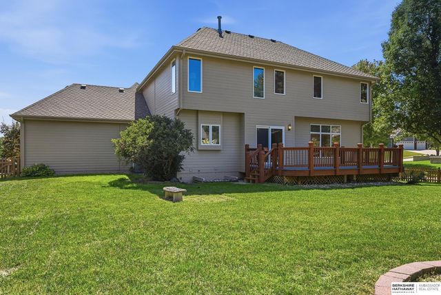 17122 V Street, Omaha, NE 68135