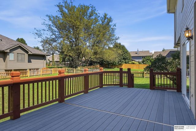 17122 V Street, Omaha, NE 68135
