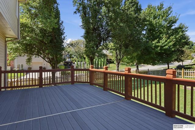 17122 V Street, Omaha, NE 68135