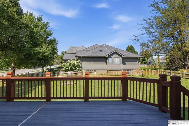 17122 V Street, Omaha, NE 68135