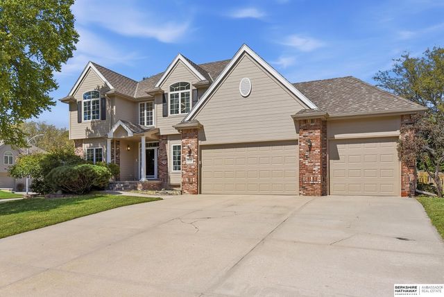 17122 V Street, Omaha, NE 68135