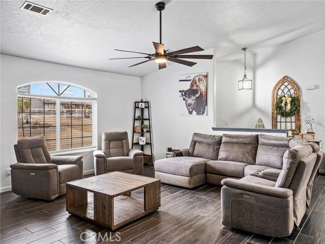 22585 Ocotillo Way, Apple Valley, CA 92308