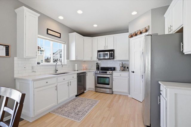 734 Creekwood LANE, West Bend, WI 53095