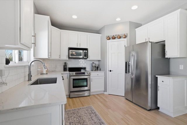 734 Creekwood LANE, West Bend, WI 53095