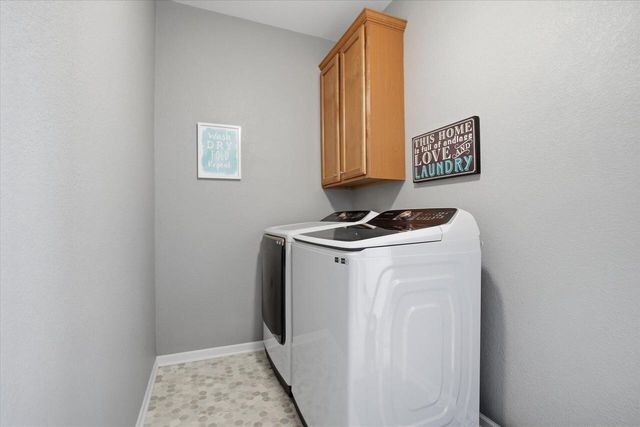 734 Creekwood LANE, West Bend, WI 53095