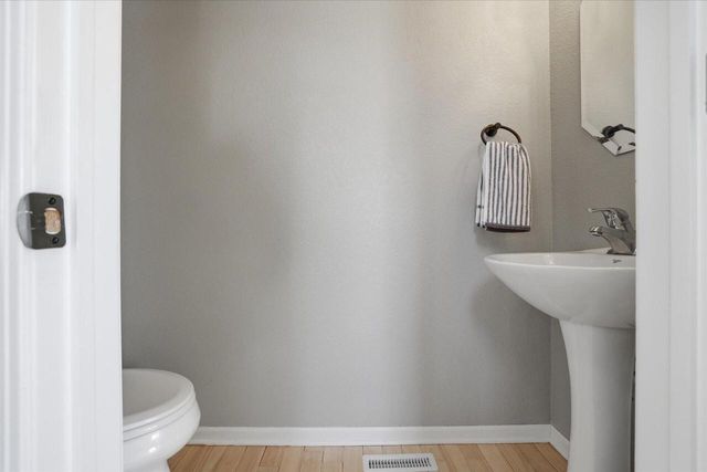 734 Creekwood LANE, West Bend, WI 53095