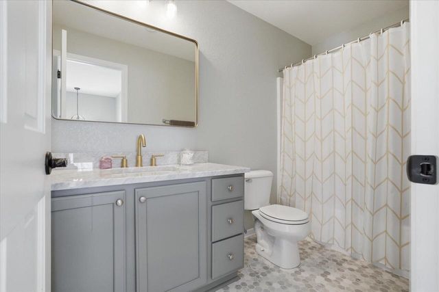 734 Creekwood LANE, West Bend, WI 53095