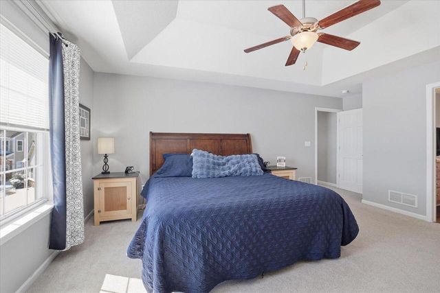 734 Creekwood LANE, West Bend, WI 53095