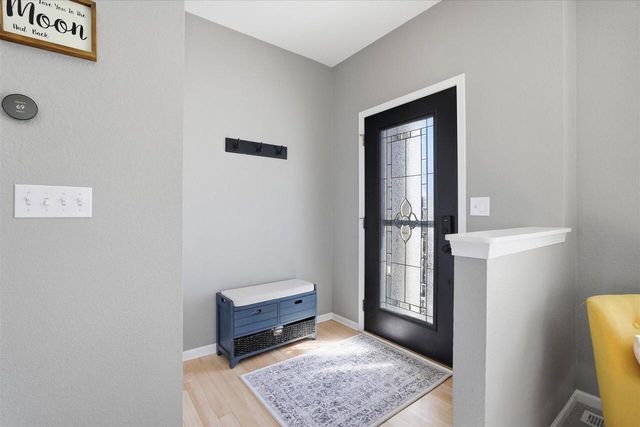 734 Creekwood LANE, West Bend, WI 53095