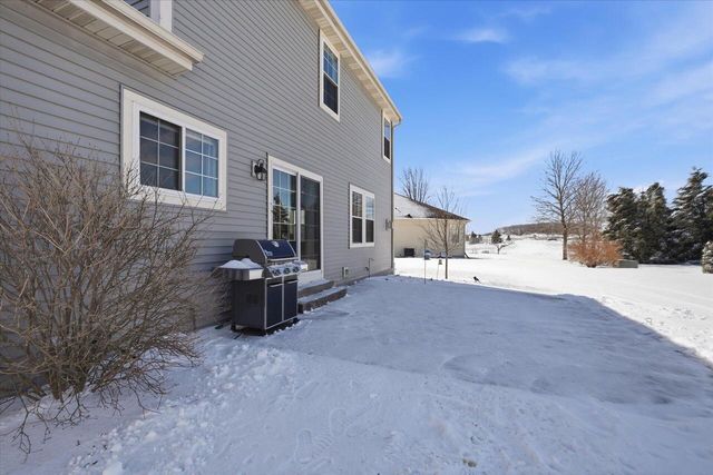 734 Creekwood LANE, West Bend, WI 53095