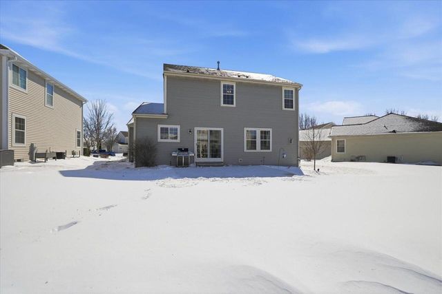 734 Creekwood LANE, West Bend, WI 53095