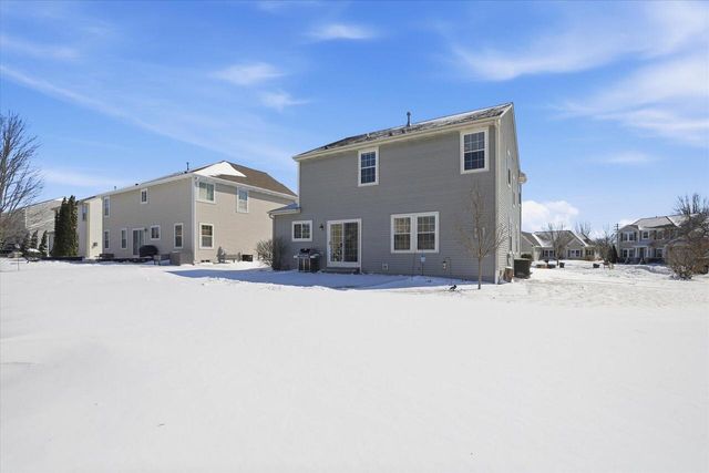 734 Creekwood LANE, West Bend, WI 53095