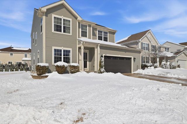 734 Creekwood LANE, West Bend, WI 53095