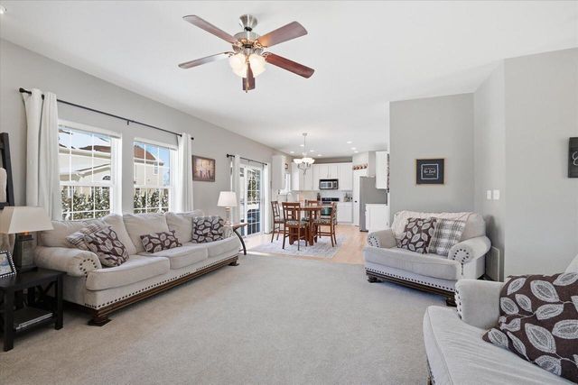 734 Creekwood LANE, West Bend, WI 53095