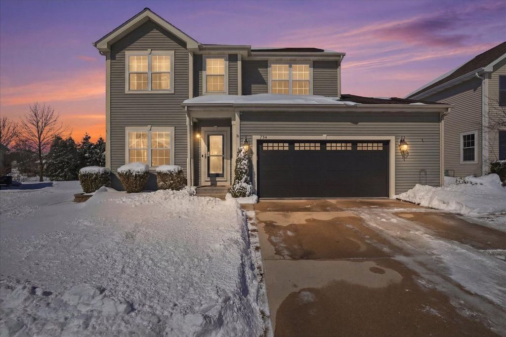 734 Creekwood LANE, West Bend, WI 53095