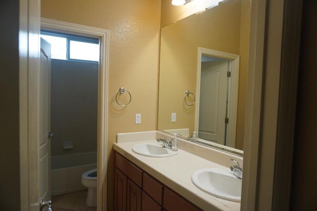 1593 Diamond Woods Cir, Roseville, CA 95747