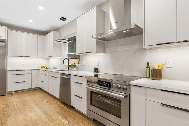 95 Grandview Rd, Arlington, MA 02476