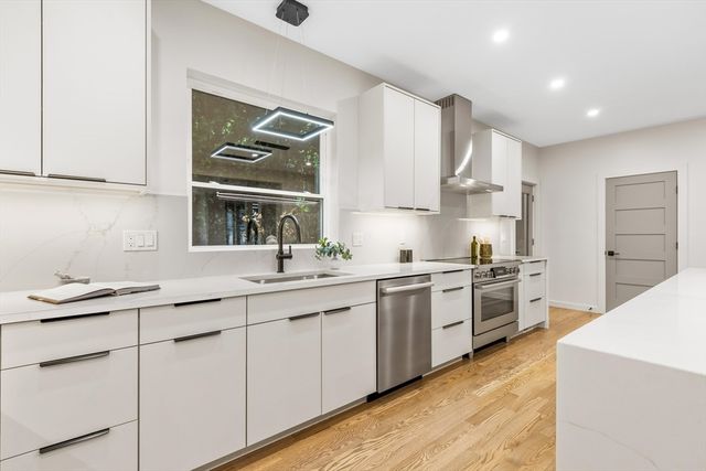 95 Grandview Rd, Arlington, MA 02476