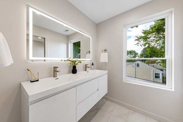 95 Grandview Rd, Arlington, MA 02476