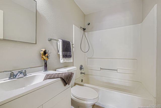 5934 Summer Fest Drive, San Antonio, TX 78244