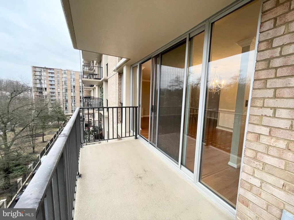 4600 S Four Mile Run Dr Apt 601, Arlington, VA 22204