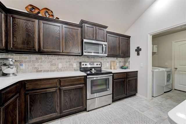3520 Piney River Drive, Yukon, OK 73099