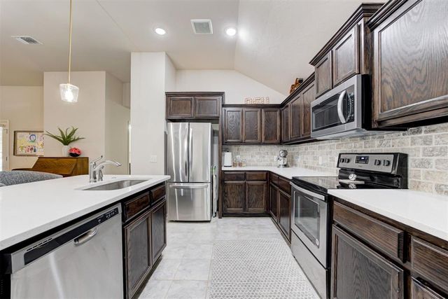 3520 Piney River Drive, Yukon, OK 73099