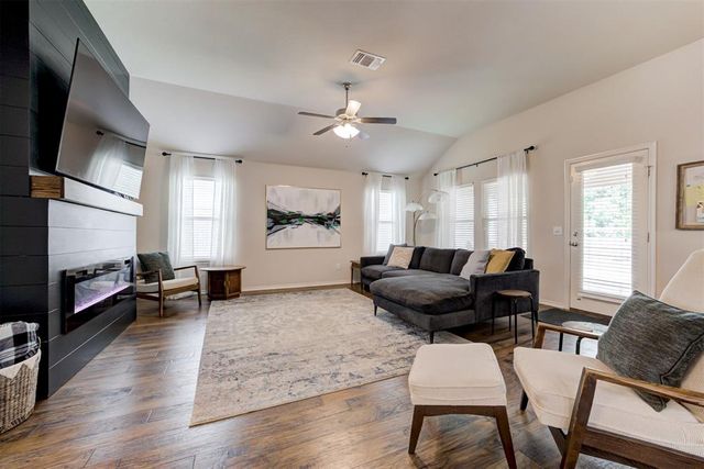 3520 Piney River Drive, Yukon, OK 73099