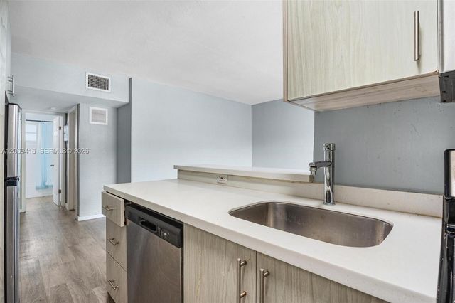1135 8th Street 8, Miami Beach, FL 33139