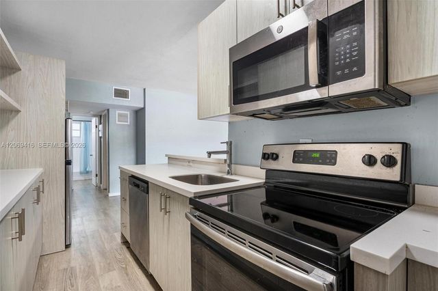 1135 8th Street 8, Miami Beach, FL 33139