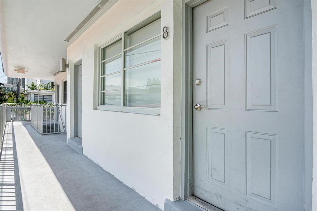 1135 8th Street 8, Miami Beach, FL 33139
