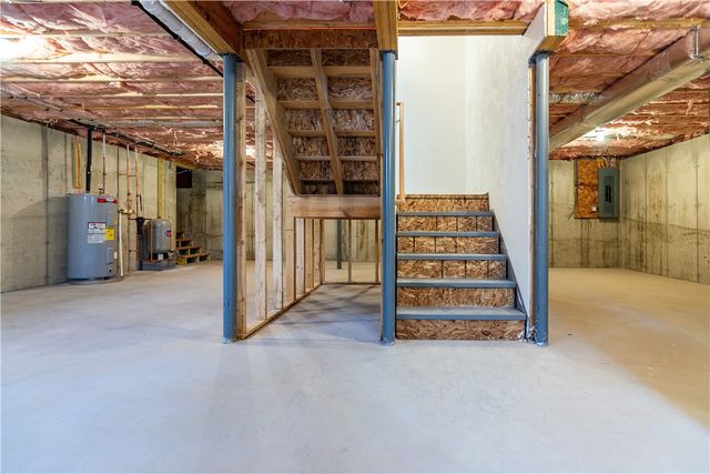 33 Cassidy Trail, Coventry, RI 02816