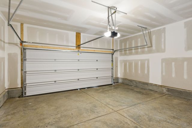 3271 Barrel Oak Pass, Columbia, TN 38401