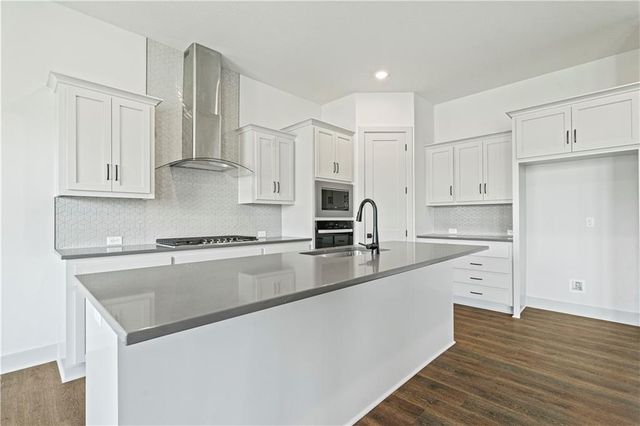 20629 Skyview Lane, Spring Hill, KS 66083