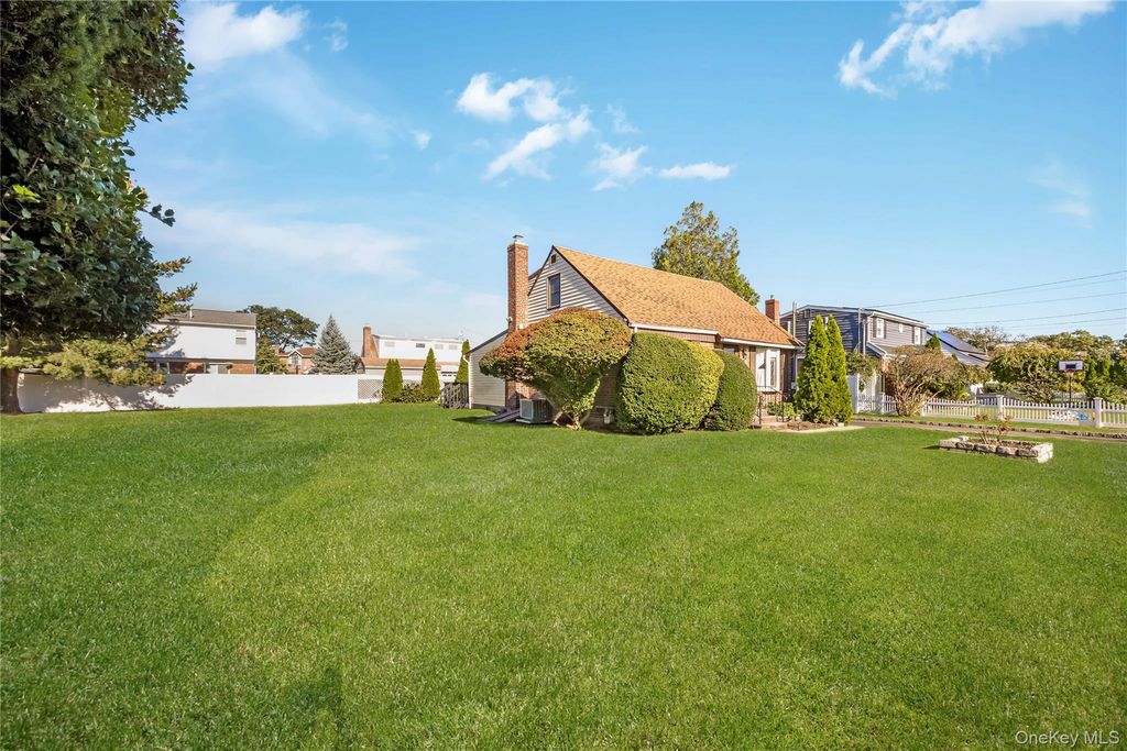 521 Patterson Street, East Meadow, NY 11554 — photo 4