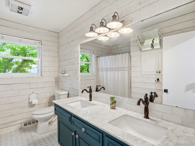 8566 E Lehigh Avenue, Denver, CO 80237