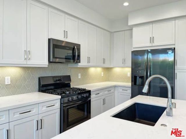 7105 TAMPA Avenue 7101, Reseda (los Angeles), CA 91335