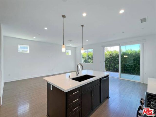 7105 TAMPA Avenue 7101, Reseda (los Angeles), CA 91335